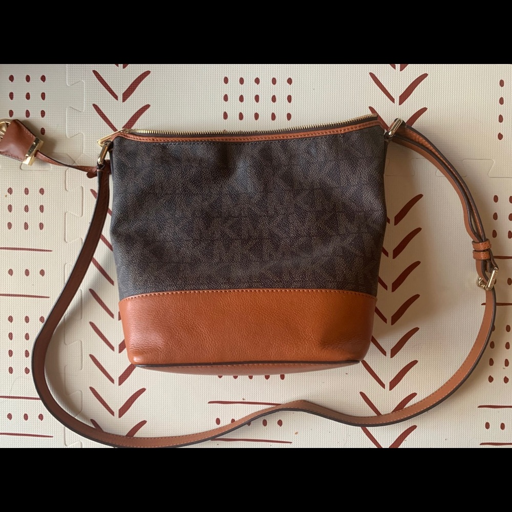 Michael kors medium logo bag